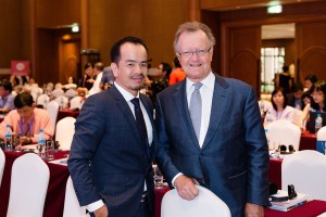 Ông Nguyễn Đức Sơn và Giáo sư John A Quelch