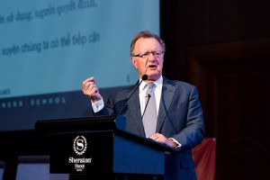 Giáo sư John A Quelch tại Hội nghị CEO Summit 2016