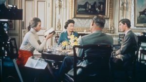 Thước phim về Nữ hoàng Elizabeth II ăn trưa cùng gia đình tại Lâu đài Windsor, 1969.